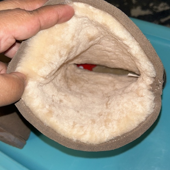 New Emu Australia Boots with back button decor - Picture 12 of 13